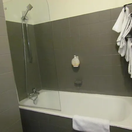 Du Parc 3* Aulnay-sous-Bois